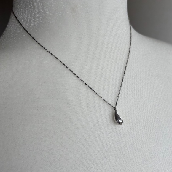Tiffany's Silver Teardrop Necklace Elsa Peretti - Picture 4 of 8